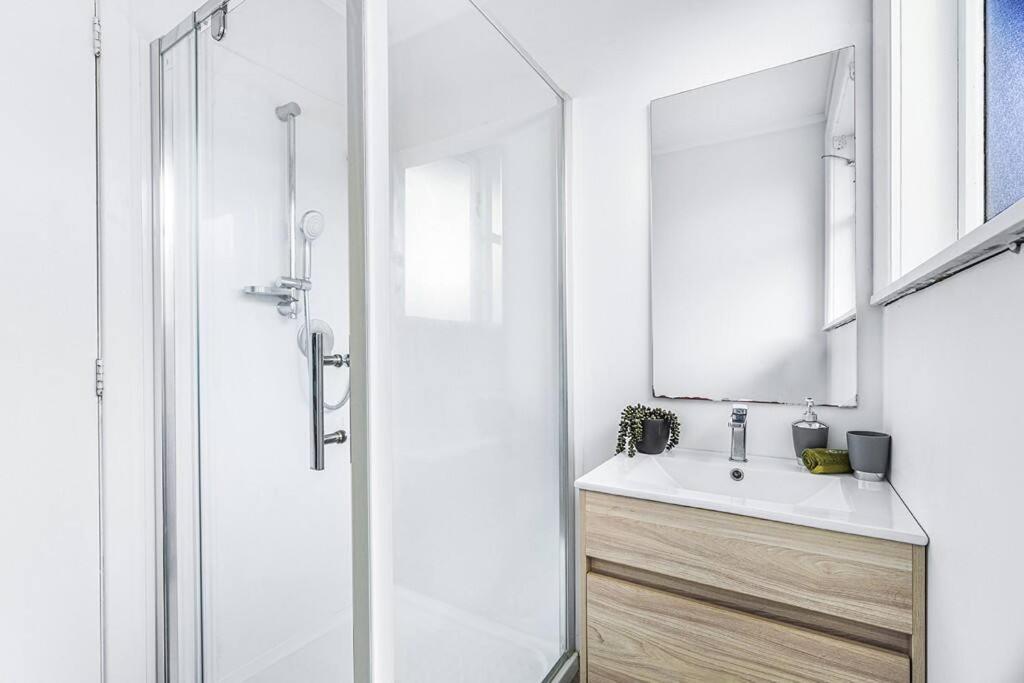 3-Bedroom House-Big Yard- Netflix Hamilton Zewnętrze zdjęcie