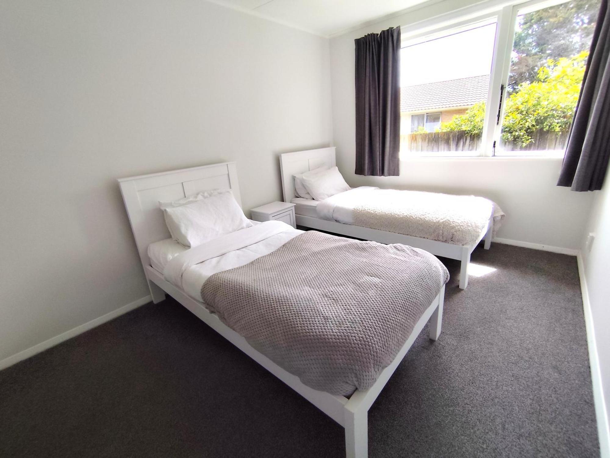 3-Bedroom House-Big Yard- Netflix Hamilton Zewnętrze zdjęcie